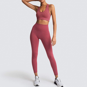 Conjuntos de leggings de yoga transpirables de talla grande para mujer 2026, sujetador deportivo para gimnasio, ropa deportiva, traje de running de color liso de dos piezas al por mayor - Product Image 1