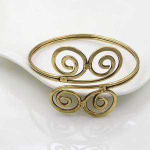 Bracelet manchette en laiton fait main, spirale réglable, style minimaliste bohème, manchette de poignet artisanale en laiton - Product Image 2
