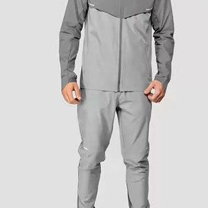 Veste coupe-vent grise pour homme avec fermeture éclair intégrale, éléments réfléchissants et cordon de serrage ajustable à la capuche, ensemble de survêtement sportif - Product Image 4