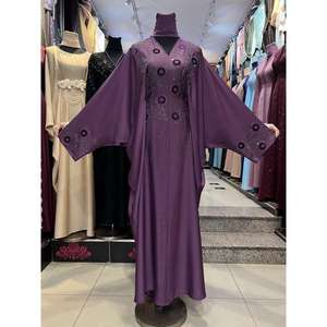 Abaya élégante pour femmes avec des détails perlés faits à la main, vêtements islamiques modestes pour un usage quotidien, prière, Ramadan et occasions spéciales - Product Image 1