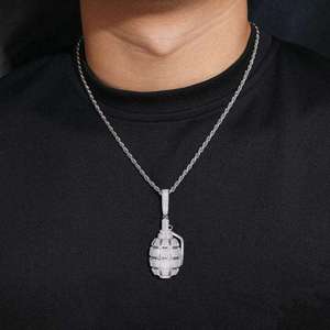 Colgante con Forma de Granada de Hiphop con Moissanita VVS D, Plata 925 y Acabado en Oro de 18K, Regalo de Joyería para Él y Ella - Product Image 1