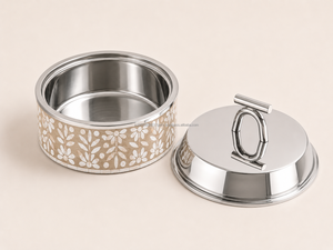 Casserole ronde en acier inoxydable avec incrustation florale, couvercle en métal durable avec poignée - Product Image 3