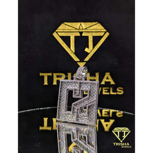 Colgante de letra premium "C2" con diamantes VVS cultivados en laboratorio en plata de ley 925, joyería llamativa estilo hip hop de Trisha Jewels - Product Image 3