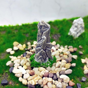 อุปกรณ์ตกแต่งบ้านตุ๊กตาขนาดเล็ก หินจำลองเรซิ่นเคลือบสี สำหรับจัดวางภูเขาธรรมชาติขนาดเล็กกลางแจ้ง - Product Image 6
