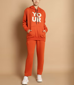 Ensemble de survêtements sportifs deux pièces pour femme, coupe oversize personnalisée, imprimé graphique, avec sweat à capuche et pantalon de jogging - Product Image 1