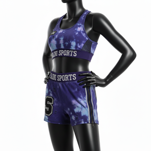 Conjunto de shorts para mujer de poliéster y elastano con efecto tie-dye morado y azul, paneles cosidos, cremallera y logo bordado. - Product Image 4