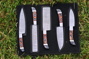 Juego de Cuchillos de Chef de Acero de Damasco de Cinco Piezas Nordic Forge con Mangos de Madera Pakka, Cuchillos de Cocina Hechos a Mano, Afilados y Duraderos, con Espiga Completa - Product Image 5