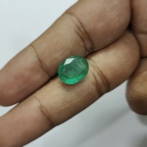 Émeraude ovale verte de 5,26 carats provenant de Zambie, pierre précieuse non montée - Product Image 1