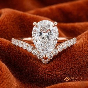Bague en moissanite à bande fendue en forme de poire pour femme, or rose, bijoux de fiançailles et d'anniversaire, style élégant au quotidien - Product Image 4