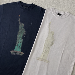 ชุดวอร์มฤดูร้อนสำหรับผู้ชาย เสื้อยืดลายดอกไม้สไตล์วินเทจและกางเกงขาสั้น - Product Image 1