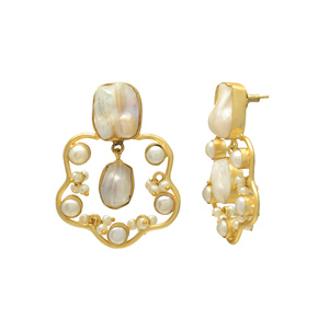 Boucles d'oreilles clous en fil de perles d'eau douce naturelles blanches nacrées, laiton plaqué or 24 carats, faites à la main, vintage, asymétriques, pour femmes chrétiennes - Product Image 2