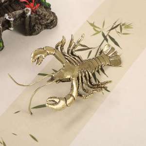 Estatua de Langosta de Latón Estilo Art Deco, Decoración para el Hogar con Diseño Floral, Artesanía Ecológica Hecha a Mano, Venta al Por Mayor en India - Product Image 3