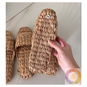 Pantoufles en jacinthe d'eau naturelle de qualité supérieure, tissées à la main, chaussures d'intérieur écologiques, fournisseur vietnamien, vente en gros, export en vrac - Product Image 1