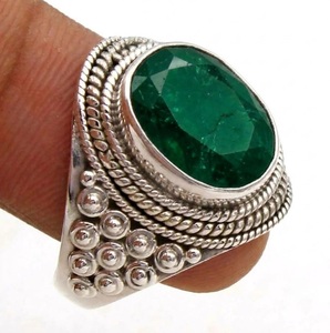 Anillo de Esmeralda Hecho a Mano, Joyería de Piedra Verde, Anillo Boho Unisex - Product Image 1