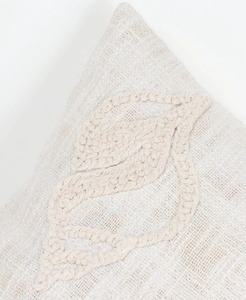 Housse de coussin décorative à fermeture éclair carrée à franges en coton 100% rayé imprimé ivoire et rose - Product Image 4