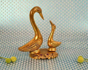 Figura Decorativa de Metal de Patos Besándose, Escultura Romántica de Pareja de Cisnes, Adorno para Decoración del Hogar, Aniversario de Bodas, Habitación - Product Image 1