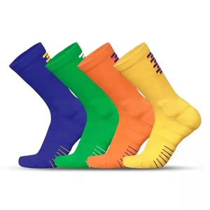 Chaussettes de sport épaisses en tissu éponge, unisexes, avec logo personnalisé, style hip-hop pour hommes, conçues par OEM. - Product Image 3