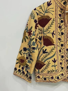 Chaqueta Acolchada de Algodón Hecha a Mano para Mujer, Cárdigan Artesanal Indio Color Crema, Ropa de Invierno Estilo Boho Chic, Abrigo Reversible con Frente Abierto - Product Image 4