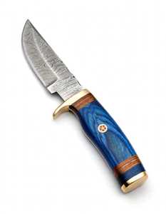 Herramienta utilitaria de acero de Damasco hecha a mano con mango de madera azul vibrante, pomo de latón y exhibición de mosaico de pines - Product Image 1