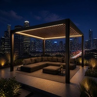 Pergola autonome à lames orientables avec structure en métal graphite et toit bioclimatique à lames orientables pour terrasse, idéale pour vivre toute l'année