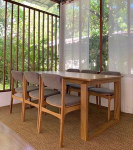 Juego de Comedor de Lujo en Madera de Teca Sólida con Sillas Tapizadas en Gris, Muebles Escandinavos Modernos para Villa, Hotel y Resort - Product Image 1