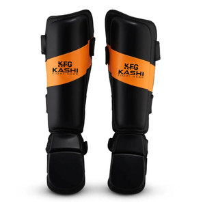 Protège-tibias de sport avancés en cuir PU avec fermeture auto-agrippante, construction de protection frontale durable et rembourrage intérieur confortable pour la boxe - Product Image 1