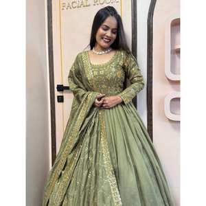 Robes de bal fantaisie vertes Karma Fashion avec dupatta, taille M - Magnifiques pour les occasions spéciales - Product Image 2