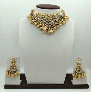 Ensemble collier ras-de-cou et boucles d'oreilles assorties, style pièce de monnaie, en argent plaqué, avec travail Kundan et finition or antique, bijoux ethniques - Product Image 1