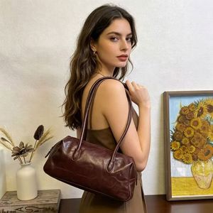 Sac à bandoulière vintage en cuir pleine fleur avec fermeture éclair, grande capacité, fourre-tout rétro pour trajets quotidiens, unisexe, en cuir véritable, imperméable - Product Image 5
