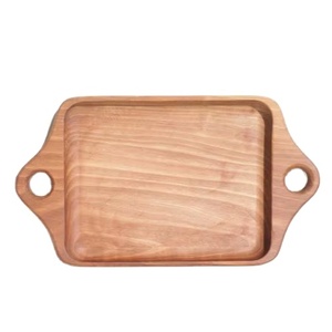 Nueva bandeja de madera con borde ondulado y asas dobles, estilo rústico, para servir charcutería y aperitivos. - Product Image 1