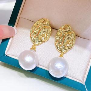 Boucles d'oreilles pendantes fines de style rétro de luxe léger, perles d'eau douce rondes de 10-11 mm, sans défaut - Product Image 1