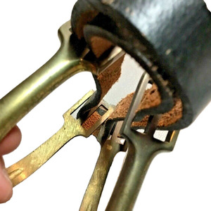 Equipo de Equitación de Alta Calidad con Características Prácticas y Construcción Robusta, Espuelas y Estribos - Product Image 5