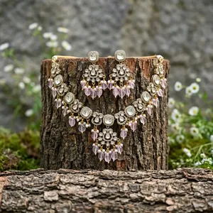 Ensemble collier et boucles d'oreilles style Polki, perles roses plaquées or de luxe, bijoux de mariage indiens traditionnels pour mariée. - Product Image 3
