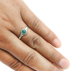 Anillo de ónix verde de corte redondo brillante en plata de ley 925, anillo de boda estilo Art Deco para chicas en estilo bohemio. - Product Image 2
