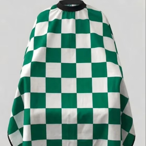Bata de Barbero Impermeable de Poliéster a Cuadros Verde y Blanco con Detección de Agujas y Fusión sin Costuras Unisex - Product Image 1