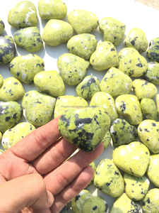 Lizardita de cristal Natural tallada a mano en forma de corazón Reiki piedra preciosa piedra semipreciosa artesanal para meditación Feng Shui - Product Image 2