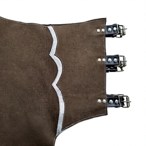 Chaps de Rodeo en Cuir Marron Personnalisés, Longueur Intégrale, avec Broderie Florale Faite Main, Style Western, Incrustation Flamme Argentée, Protection Robuste - Product Image 2