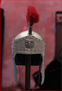 Casque de chevalier médiéval romain avec plume rouge, armure romaine, casque en acier - Product Image 6