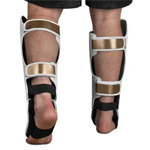 Protection de tibia ergonomique à design incurvé, légère, protection professionnelle, protection de tibia en cuir PU, fermeture à boucle auto-agrippante, logo personnalisé OEM - Product Image 3