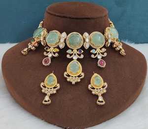 Ensemble de colliers ras-de-cou de qualité supérieure, design unique, allure luxueuse, confortable et léger, idéal pour les tenues de soirée, s'adapte à toutes les tenues - Product Image 4