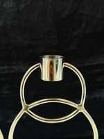 Porte-bougie simple en argent, idéal pour le salon, la chambre à coucher, la table d'appoint et comme centre de table pour la salle à manger.