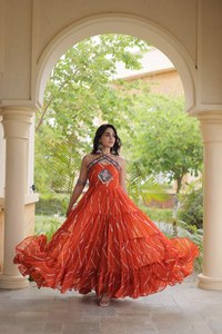 Vestido Kutchi con patchwork, especial para Navratri, listo para usar, de georgette sintética, con vuelo completo, diseño elegante con estampado de lujo. - Product Image 1
