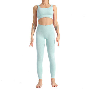 Conjunto de yoga ligero para mujer que combina moda y funcionalidad, ideal para yoga, fitness y uso casual. - Product Image 1