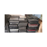 Ordinateurs portables en vrac, unités informatiques variées pour le recyclage, la remise à neuf et la formation technique