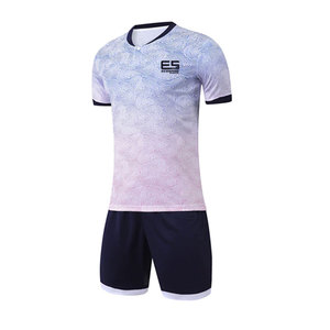 Tenue de football respirante de qualité supérieure, design personnalisé, tissu sur mesure, vente chaude, prix abordable, service OEM, fabriqué au Pakistan - Product Image 1
