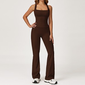 Ensemble de yoga noir sans coutures, haut court à bretelles en V, short taille haute avec poches, extensible dans quatre directions, 100% polyester respirant, 3 pièces - Product Image 2