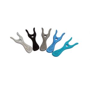 Lucette en bois pour le tufting, portable, durable, colorée, mini forme ovale, fabriquée en Inde à partir de bois solide, conçue et colorée - Product Image 1