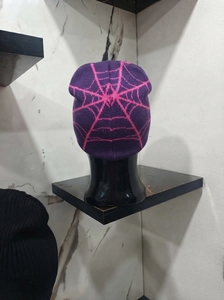 Gorro de Punto Personalizado Color Morado con Parche de Logotipo, Diseño de Telaraña, Gorro de Invierno Unisex para Exteriores - Product Image 2