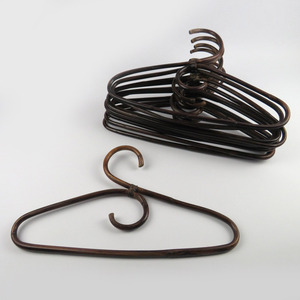 Perchas de ratán negro recién llegadas, mejores precios al por mayor, perchas ecológicas para ropa. - Product Image 1