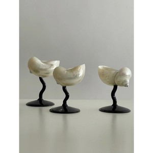 Solution élégante et moderne pour les boissons, en forme de coquillage et en verre, qui rehausse l'ambiance grâce à un design artistique. - Product Image 1